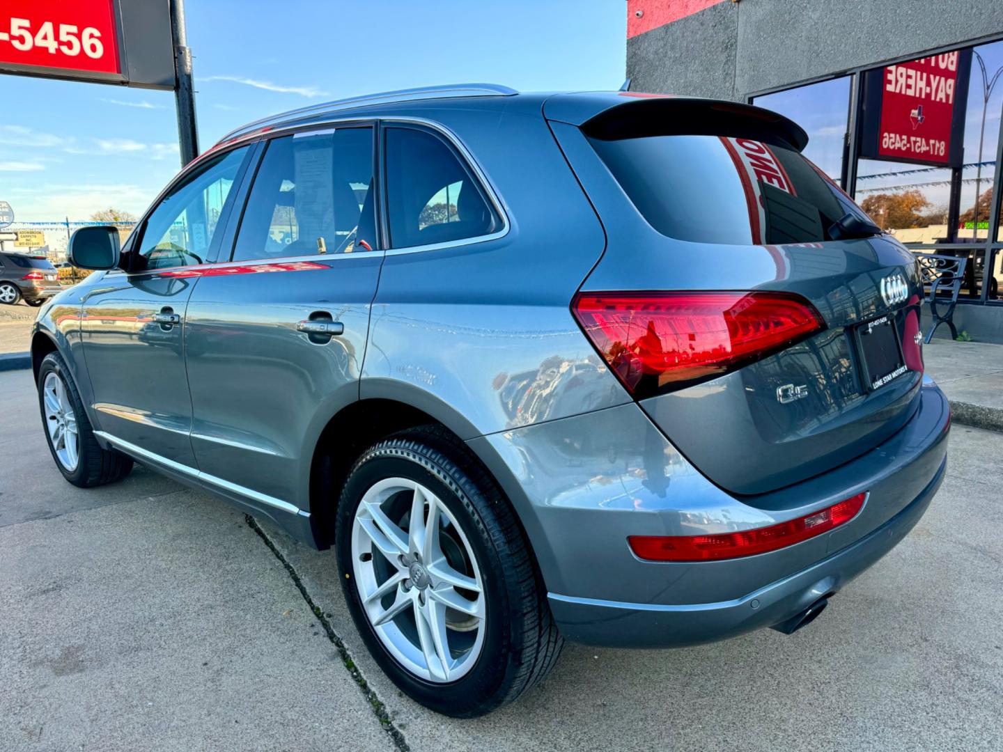 2013 GRAY AUDI Q5 PREMIUM PLUS (WA1LFAFP1DA) , located at 5900 E. Lancaster Ave., Fort Worth, TX, 76112, (817) 457-5456, 0.000000, 0.000000 - This is a 2013 AUDI Q5 PREMIUM PLUS 4 DOOR SUV that is in excellent condition. There are no dents or scratches. The interior is clean with no rips or tears or stains. All power windows, door locks and seats. Ice cold AC for those hot Texas summer days. It is equipped with a CD player, AM/FM radio, A - Photo#4